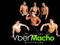 Wow! Pria-pria Kekar Ini Bertugas Kirimkan Pesanan Makanan