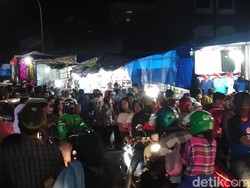 Malam Lebaran, Lalin Sekitar Pasar Senggol Makassar Padat Merayap