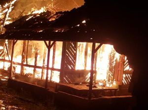 Rumah Panggung di Surade Sukabumi Ludes Terbakar