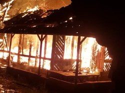 Rumah Panggung di Surade Sukabumi Ludes Terbakar