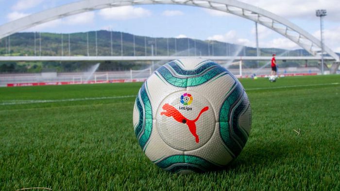 LaLiga 2019/2020 BILBAO, SPAIN - MAY 22: In this handout provided by LaLiga, an official match ball is seen during an Athletic Club training session on May 22, 2020 in Bilbao, Spain. Spanish LaLiga clubs are back training in groups of up to 10 players following the LaLigas Return to Training protocols. (Photo by Handout/Getty Images)