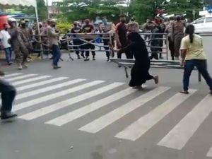 Viral Pedagang Bongkar Besi Pembatas Akses Masuk ke Pasar Payakumbuh Viral Pedagang Bongkar Besi Pembatas Akses Masuk ke Pasar Payakumbuh