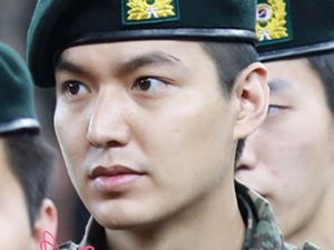 Begini Penampilan 10 Aktor Korea Tanpa Makeup, Hyun Bin Hingga Lee Min Ho Begini Penampilan 10 Aktor Korea Tanpa Makeup, Hyun Bin Hingga Lee Min Ho