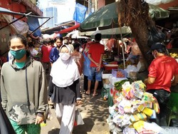 Pasar Ramai Jelang Lebaran, Pedagang: Jangan Salahkan Kami