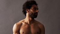 Mohamed Salah, ujung tombak Liverpool ini memamerkan tubuh sixpack-nya via Instagram saat masa lockdown (Instagram)
