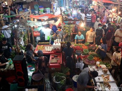 Warga Bekasi Padati Pasar Kranji Baru