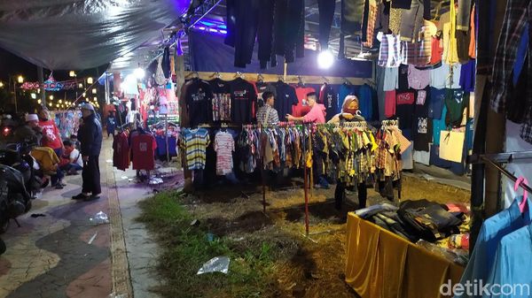 Malam Takbiran, Warga Cianjur Malah Sibuk Belanja