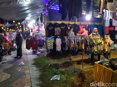 Malam Takbiran, Warga Cianjur Malah Sibuk Belanja