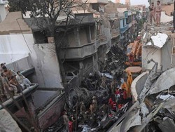 Korban Selamat Pesawat Jatuh di Pakistan: Saya Hanya Bisa Melihat Api