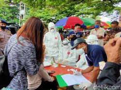 Rapid Tes Digelar di Pasar Sentral Watampone, 6 Orang Reaktif Corona
