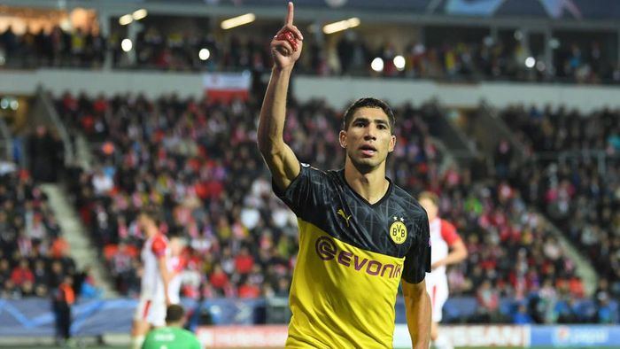 Achraf Hakimi PRAGUE, CZECH REPUBLIC - OCTOBER 02: Achraf Hakimi of Borussia Dortmund celebrates after scoring his sides second goal during the UEFA Champions League group F match between Slavia Praha and Borussia Dortmund at Eden Stadium on October 02, 2019 in Prague, Czech Republic. (Photo by Sebastian Widmann/Getty Images)