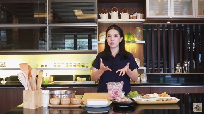 Ketupat sayur bakso ala chef Devina Hermawan