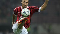 Di nomor 7 ada Zlatan Ibrahimovic. Pria asal Swedia yang kini mebela AC Milan itu punya catatan 49 gol dan 26 assist (75) (Getty Images)