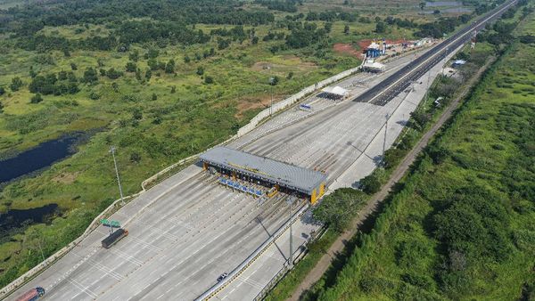 Sepi Banget! Begini Potret Lalin di Pintu Tol Cikampek Utama