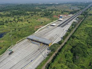 Sepi Banget! Begini Potret Lalin di Pintu Tol Cikampek Utama
