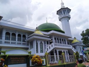 Diklaim Mampu Tekan Penyebaran Corona, Masjid Agung Kota Blitar Gelar Salat Id