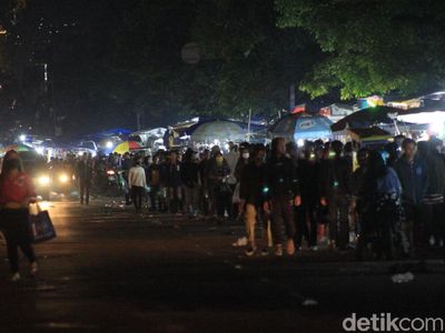 Warga Bandung Menyemut di Malam Takbiran