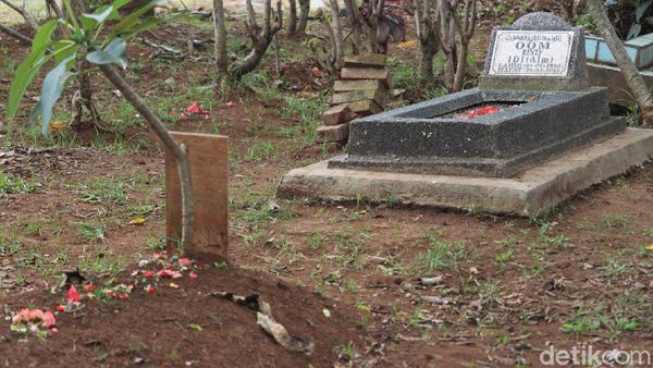 Suasana di TPU Kabupaten Bandung  yang Sepi dari Peziarah