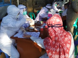 Usai Salat Id Berjamaah, Belasan Warga Cianjur Jalani Rapid Test