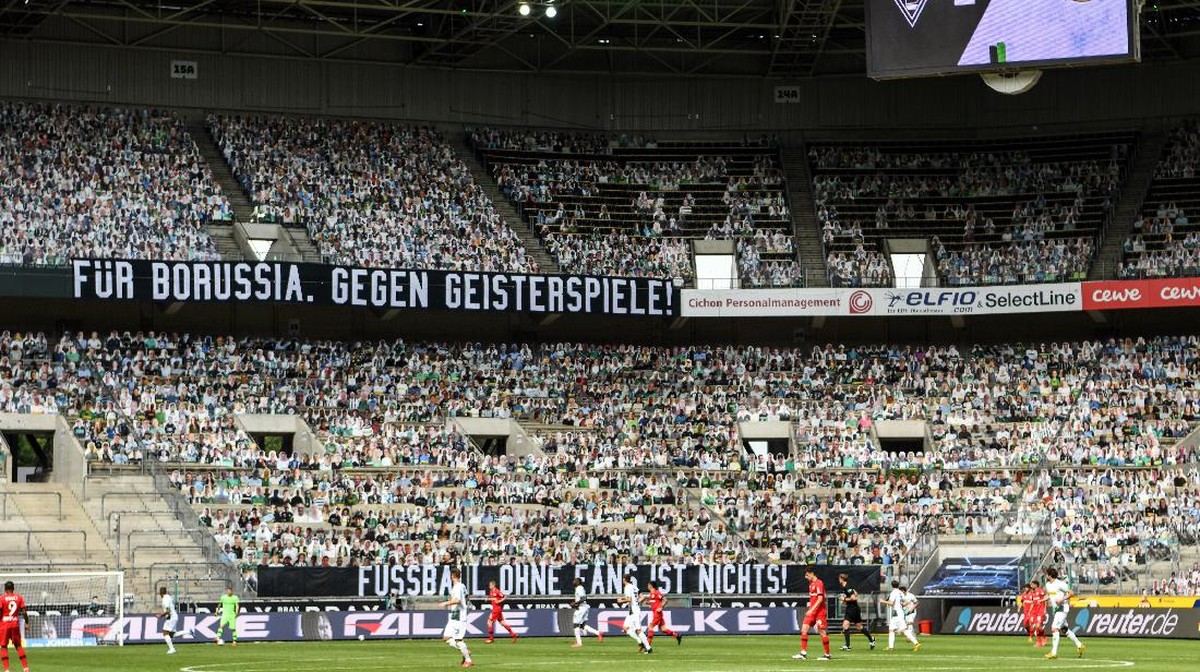 13 ribu suporter kardus meramaikan laga kandang Borussia Monchengladbach. (Foto: Ina Fassbender/Pool via Getty Im/Pool)