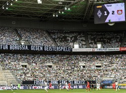 Gladbach Vs Leverkusen Diramaikan 13 Ribu Suporter Kardus