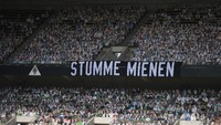 Setidaknya, apa yang dilakukan Gladbach ini bisa ditiru para penggemar lainnya di tengah masa pandemi seperti saat ini. (Foto: Photo by Ina Fassbender/Pool via Getty Images)