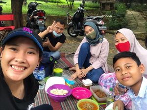 Bahagianya Phita Haningtyas Dikunjungi Keluarga saat Lebaran