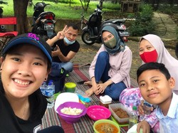 Bahagianya Phita Haningtyas Dikunjungi Keluarga saat Lebaran