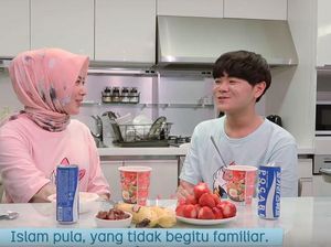 Kisah Adik Ayana Moon yang Kini Mualaf dan Belajar Iqra