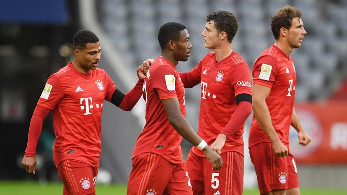 Bayern Munich MUNICH, GERMANY - MAY 23: Serge Gnabry, Benjamin Pavard and Alphonso Davies of FC Bayern Muenchen celebrate their sides fifth goal which came through a Martin Hinteregger (not pictured) own goal during the Bundesliga match between FC Bayern Muenchen and Eintracht Frankfurt at Allianz Arena on May 23, 2020 in Munich, Germany. (Photo by Andreas Gebert/Pool via Getty Images)