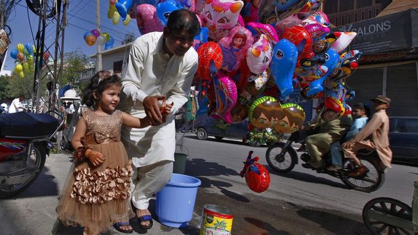 Keceriaan Anak-anak di Berbagai Negara Dunia Rayakan Lebaran
