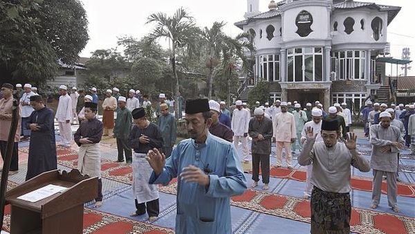 Potret Salat Id di Beberapa Negara dalam Kondisi New Normal