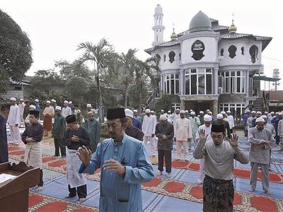 Potret Salat Id di Beberapa Negara dalam Kondisi New Normal