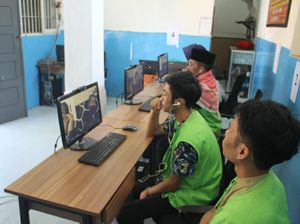 Imbas Corona, Napi di Lapas Cianjur Lepas Rindu Via Sambungan Video