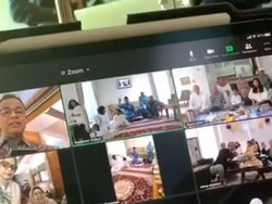 Salat Id di Rumah, Anies dan Keluarga Lebaran Lewat Virtual