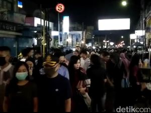 Begini Potret Pengkolan Garut yang Ramai di Malam Takbiran