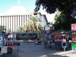 Tak Ada Salat Id di Istiqlal, Pedagang Makanan Kaki Lima Tetap Gelar Lapak