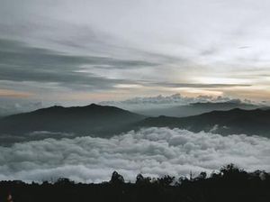 Pagi yang Eksotis dari Gunung Prau