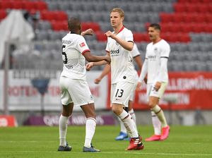 Hat-trick Aneh Martin Hinteregger Saat Hadapi Bayern Munich Hat-trick Aneh Martin Hinteregger Saat Hadapi Bayern Munich