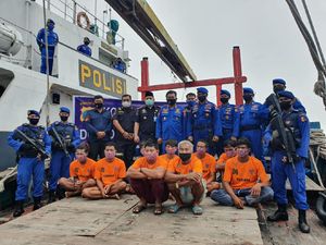 Polair Tangkap 2 Kapal Asing Bermuatan 1,7 Ton Ikan Diduga Illegal Fishing Polair Tangkap 2 Kapal Asing Bermuatan 1,7 Ton Ikan Diduga Illegal Fishing