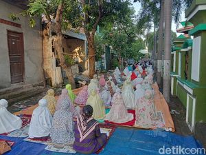 Beberapa Masjid Kampung di Surabaya Gelar Salat Id Tanpa Jaga Jarak