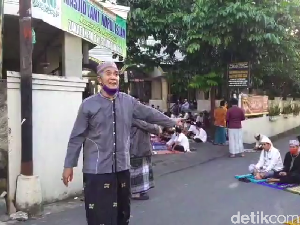 Laksanakan Salat Id, Masjid Nurul Islam Mampang Dipadati Jemaah