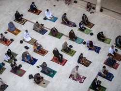 Jemaah Muslim Kembali Beribadah di Masjid Al-Aqsa