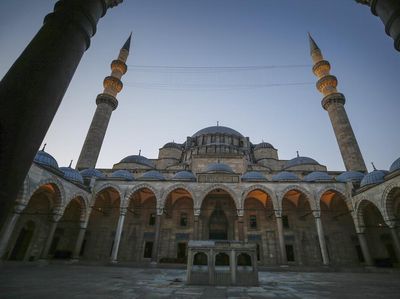 Melihat Masjid Bersejarah di Turki yang Gelar Salat Id Terbatas
