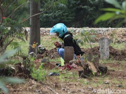 Ziarah Kubur di Cianjur-Bandung Diizinkan, Warga Harus Tetap Patuhi Prokes