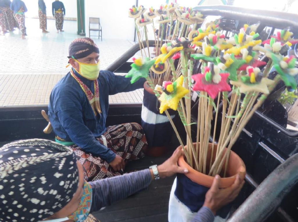 Tak Ada Tradisi Garabeg, Keraton Yogyakarta Bagikan Ubarampe Gunungan Tak Ada Tradisi Garabeg, Keraton Yogyakarta Bagikan Ubarampe Gunungan