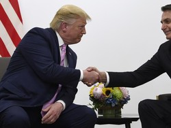 Deretan Orang Terkenal yang Ambil Risiko Minum Chloroquin untuk Cegah Corona