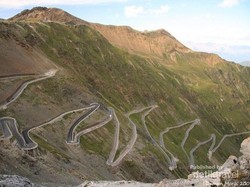 Stelvio Pas, Jalan Zig-zag di Pegunungan Alpen