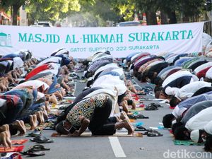 Potret Toleransi di Solo, Tiadakan Kebaktian Saat Salat Jumat Potret Toleransi di Solo, Tiadakan Kebaktian Saat Salat Jumat