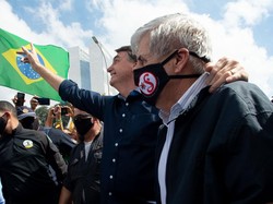 Kontroversi Presiden Jair di Tengah Pandemi yang Belum Berakhir